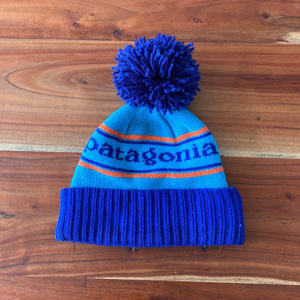 Patagonia beanie with pompom